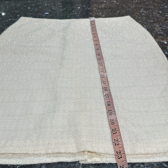 Covington white textured shimmer skirt - Picture 7 of 8